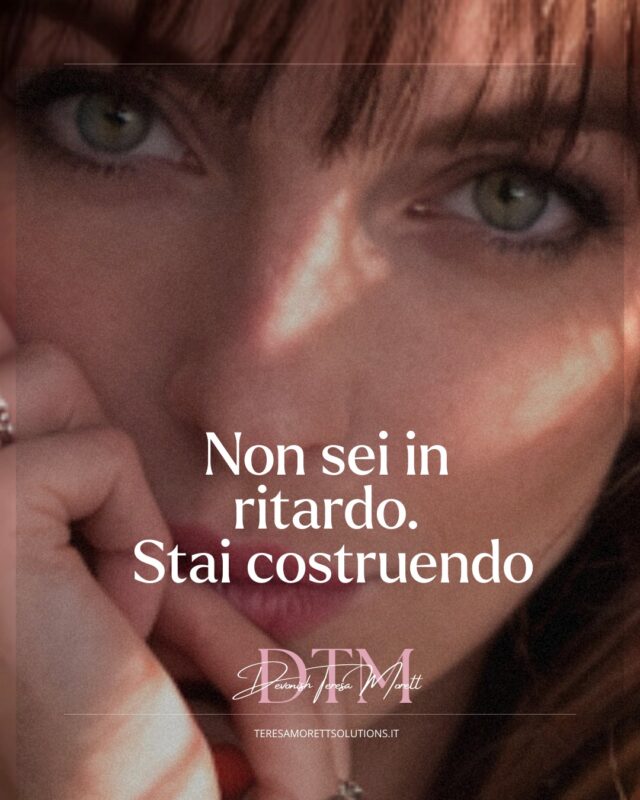 Non sei in ritardo.
Stai costruendo.
E forse nessuno vede il lavoro invisibile che stai facendo su di te.
Ho scritto un articolo che parla proprio di questo:
di fragilità, forza vera e ricostruzione.
Se sei in una fase di cambiamento, ti invito a leggerlo.
Potrebbe farti sentire meno sola.
Link Bio
#rinascita #cambiamento #crescitainteriore #donneforti #consapevolezza #imprenditrici