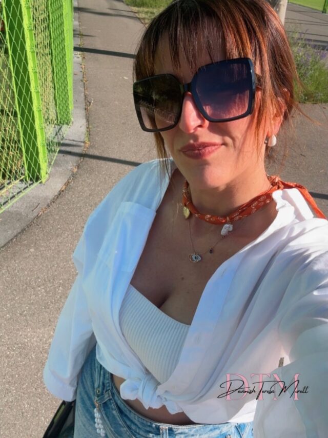 A volte sui social vediamo solo risultati, successi e perfezione.
La verità è che dietro ogni percorso ci sono dubbi, sacrifici, giornate difficili e tanta voglia di non mollare.

Sto imparando che non serve dimostrare di essere perfetti, ma essere reali.
E forse è proprio questo che crea connessioni vere tra le persone.

Grazie a chi segue il mio percorso, anche solo con un messaggio, un like o una parola sincera. 🤍

Oggi vi chiedo una cosa semplice:
Qual è una lezione che la vita o il lavoro vi hanno insegnato davvero?

#Verità #Percorso #CrescitaPersonale #Lavoro #Connessioni RealTalk Community